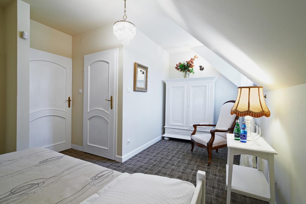 Dwor Osmolice Bed & Breakfast Bialki Dolne Dış mekan fotoğraf