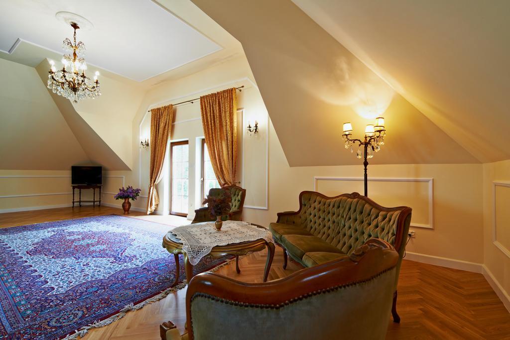 Dwor Osmolice Bed & Breakfast Bialki Dolne Dış mekan fotoğraf