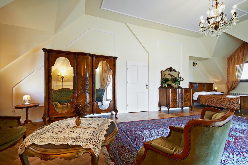 Dwor Osmolice Bed & Breakfast Bialki Dolne Dış mekan fotoğraf