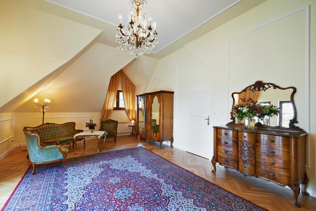 Dwor Osmolice Bed & Breakfast Bialki Dolne Dış mekan fotoğraf