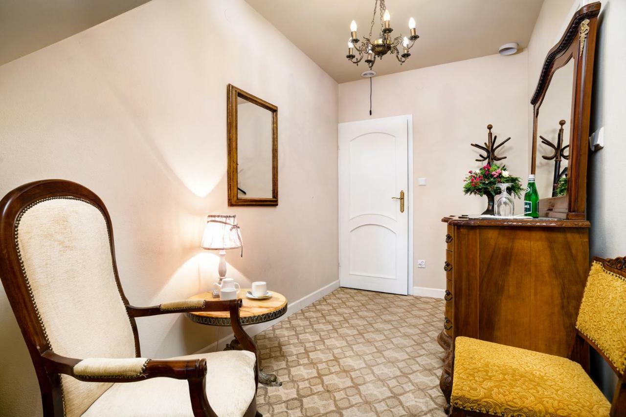 Dwor Osmolice Bed & Breakfast Bialki Dolne Dış mekan fotoğraf