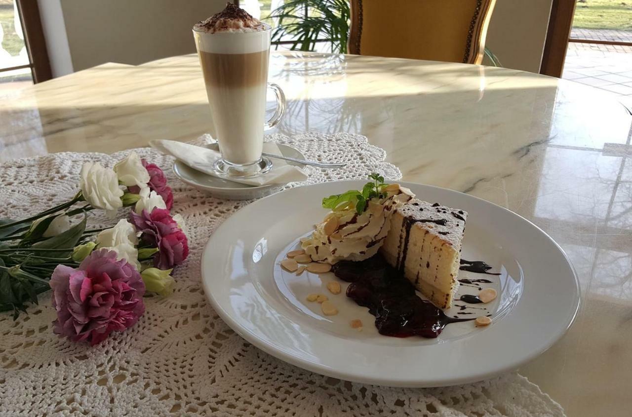 Dwor Osmolice Bed & Breakfast Bialki Dolne Dış mekan fotoğraf