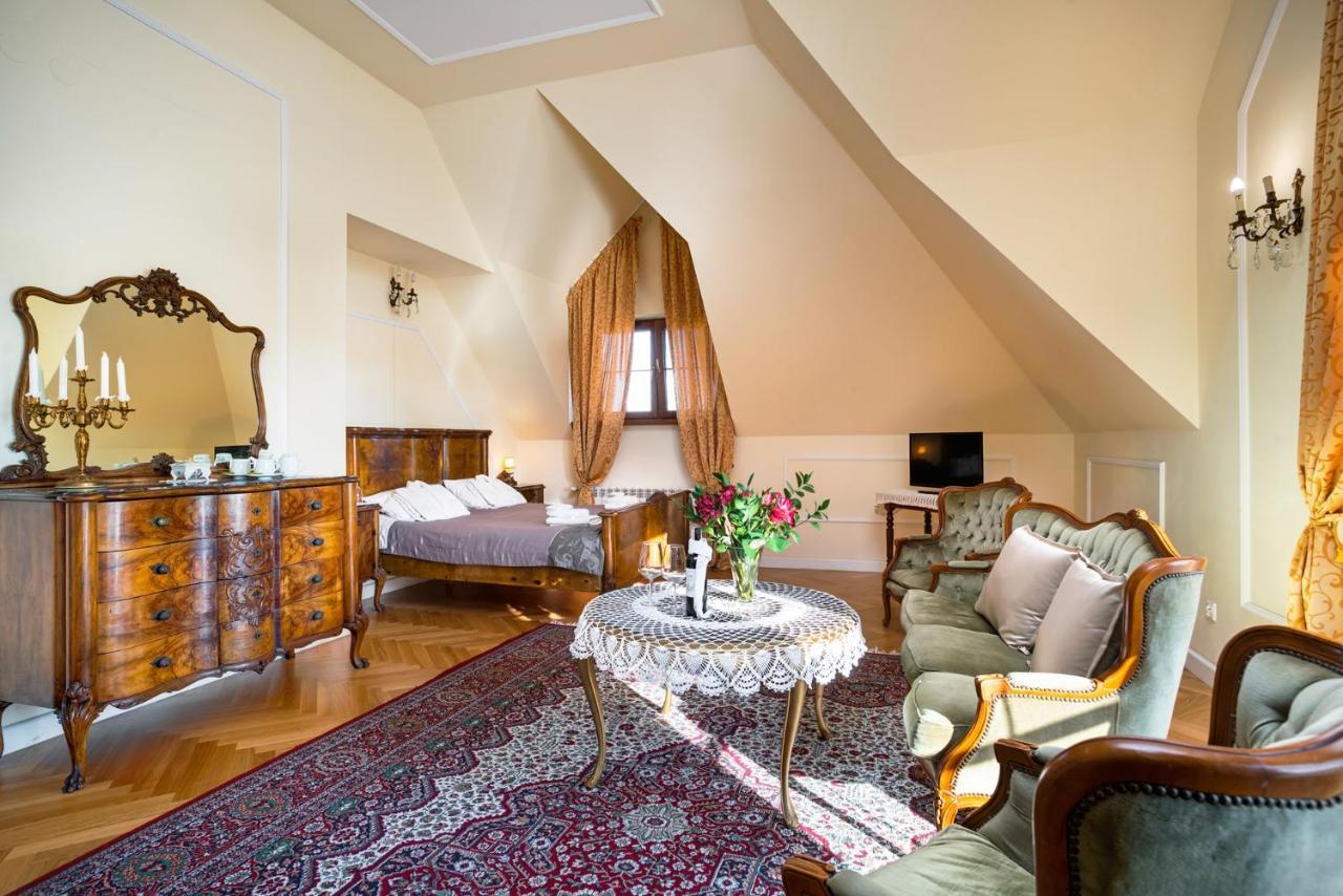 Dwor Osmolice Bed & Breakfast Bialki Dolne Dış mekan fotoğraf